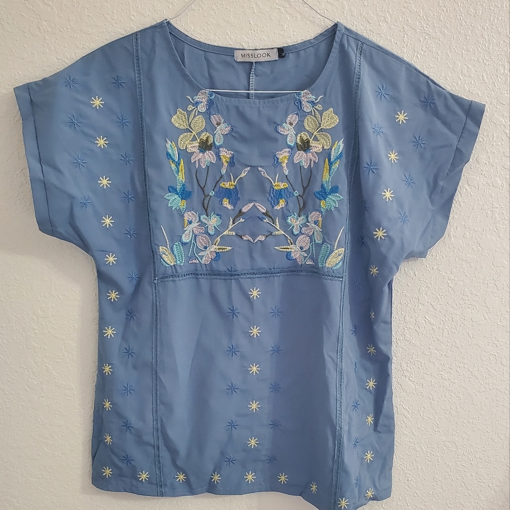 MISSLOOK TOP Size Medium Blue Appliqué